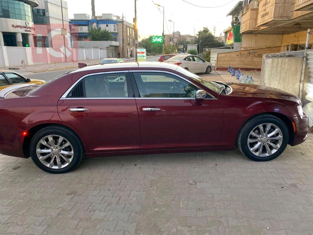 کرایسلەر 300